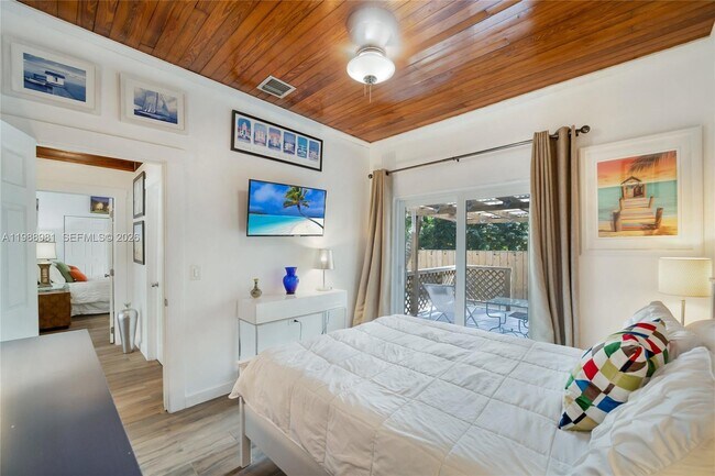 Building Photo - 212 SW 1st Ave