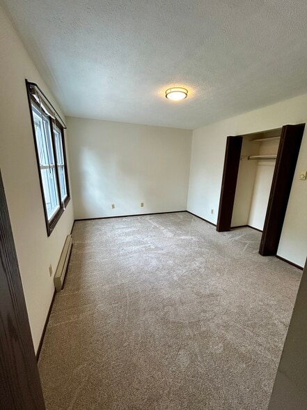 Building Photo - 230 Lindale Ave
