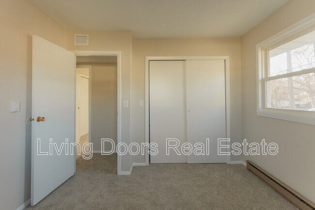 Building Photo - 402 W Eldora Ave