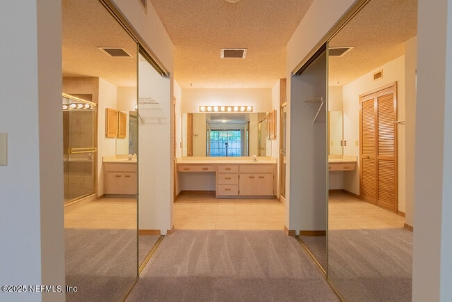 Building Photo - 3619 Bridgewood Dr