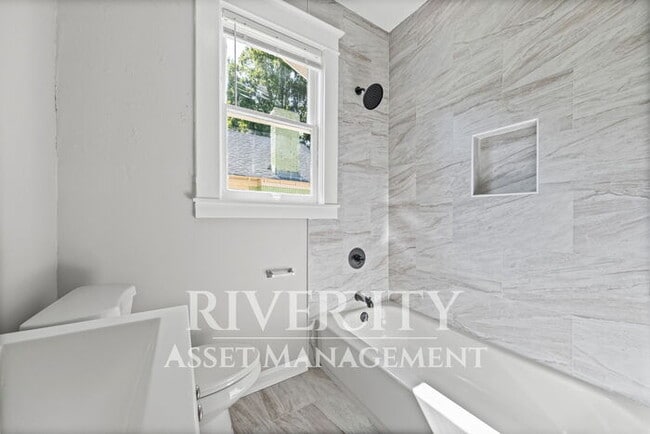 Building Photo - Step into a piece of Memphis history with this stunning, newly renovated home!!! Section 8 Welcom...