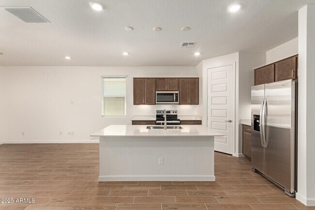 Building Photo - 17735 W Msn Ln