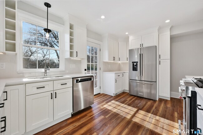 Building Photo - 60 Walter Ave