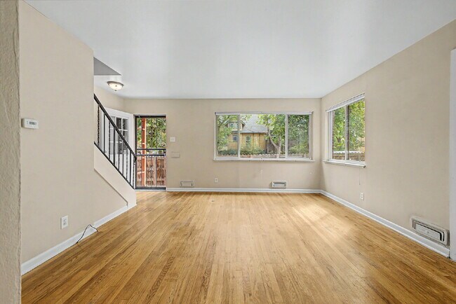 Building Photo - "Charming 2-Bedroom Apartment with Spacious Living – 1025 Sq Ft in Prime Denver Location!"