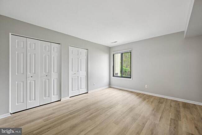 Building Photo - 10106 Campus Way S