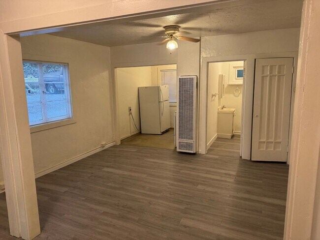 Building Photo - Redwood Grove