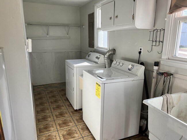Building Photo - 2404 Mccawber Dr