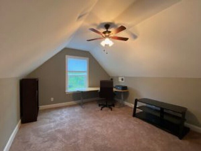 Building Photo - Fenwick Hills