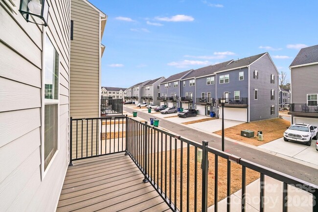 Building Photo - 2303 Autumn Olive Ln