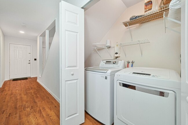 Building Photo - NOW AVAILABLE - Furnished Villa in Riverbend!