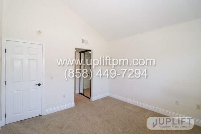 Building Photo - 2-BED/2.5-BATH - LA JOLLA (NEAR UTC)