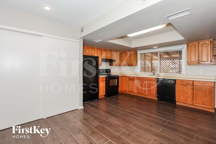 Building Photo - 2620 S Holbrook Ln