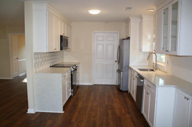 Building Photo - 1024 Plantation Ct