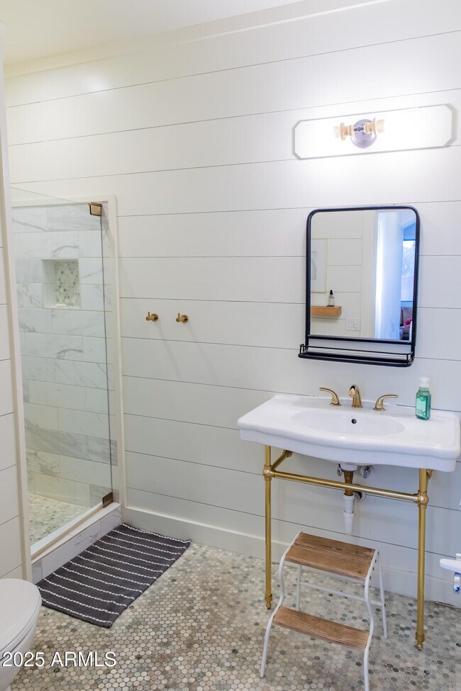 Building Photo - 2679 E Vermont Ct