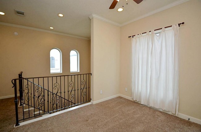 Building Photo - 6310 Hamman St