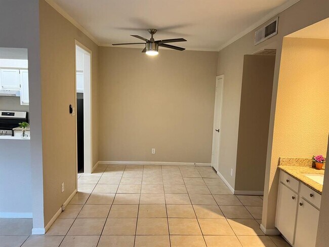 Building Photo - 728 Bering Dr