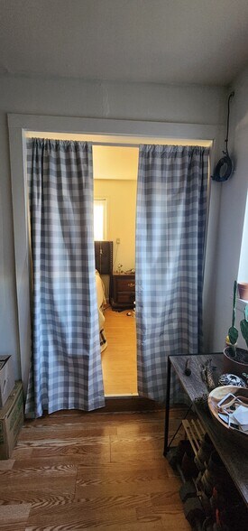 Building Photo - 631 Lafayette Dr NE