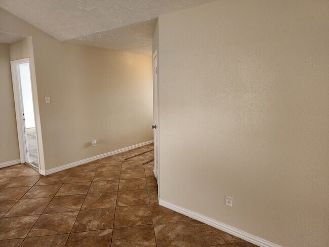 Building Photo - 715 Beechbend Dr