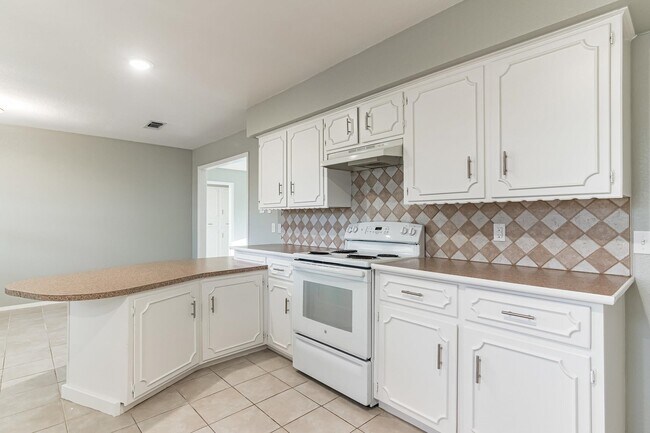 Building Photo - 1822 Greenwood Ln