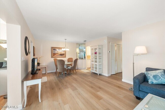 Building Photo - 1065 Gulf Shore Blvd N