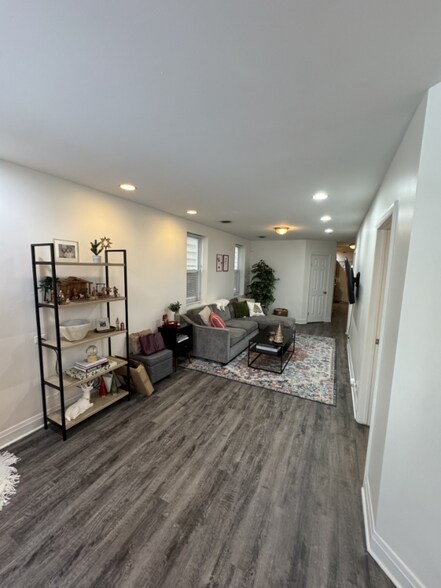 Building Photo - 1507 W Henderson St