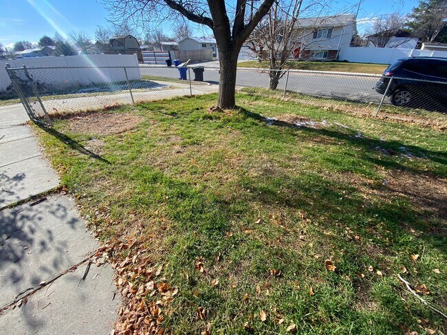 Building Photo - Take a Look at This 4 Bedroom 2 Bathroom Home in West Jordan UT!!