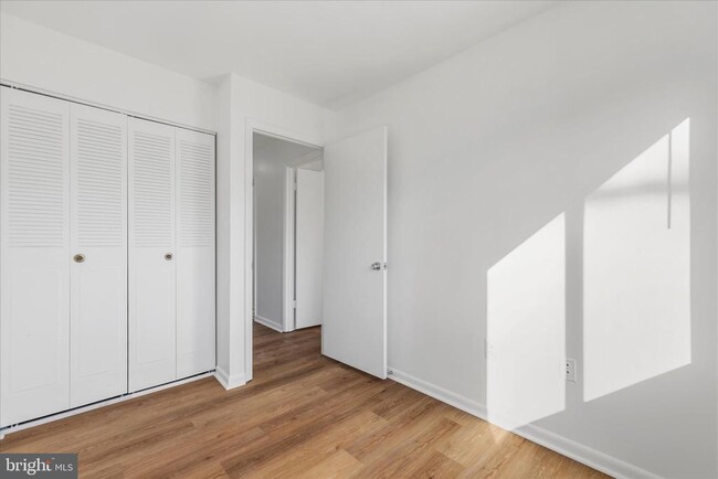 Building Photo - 6911 Cipriano Woods Ct