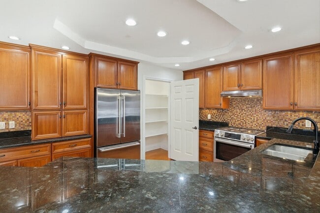 Building Photo - 934 W Huron St