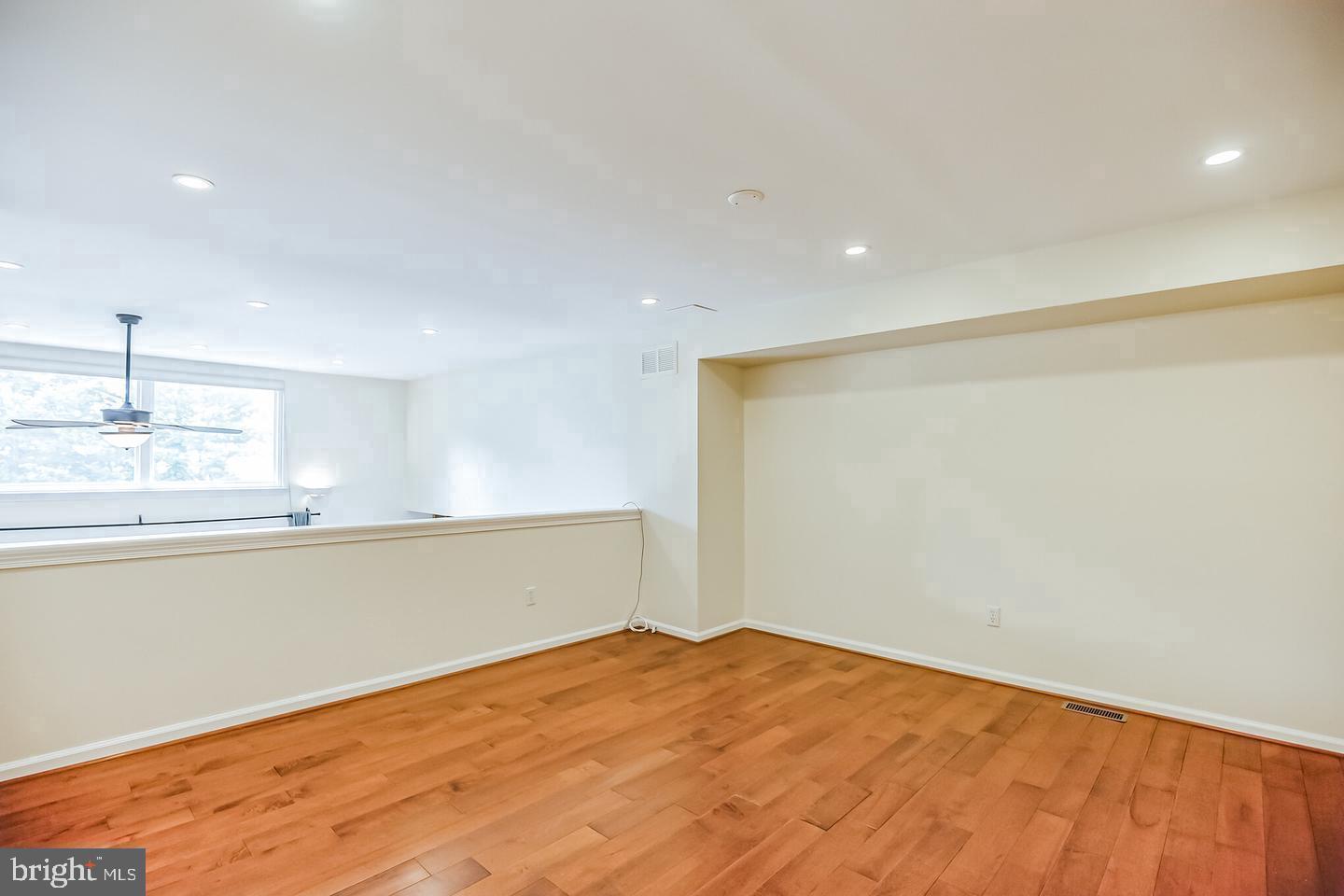 Building Photo - 127 Kings Croft