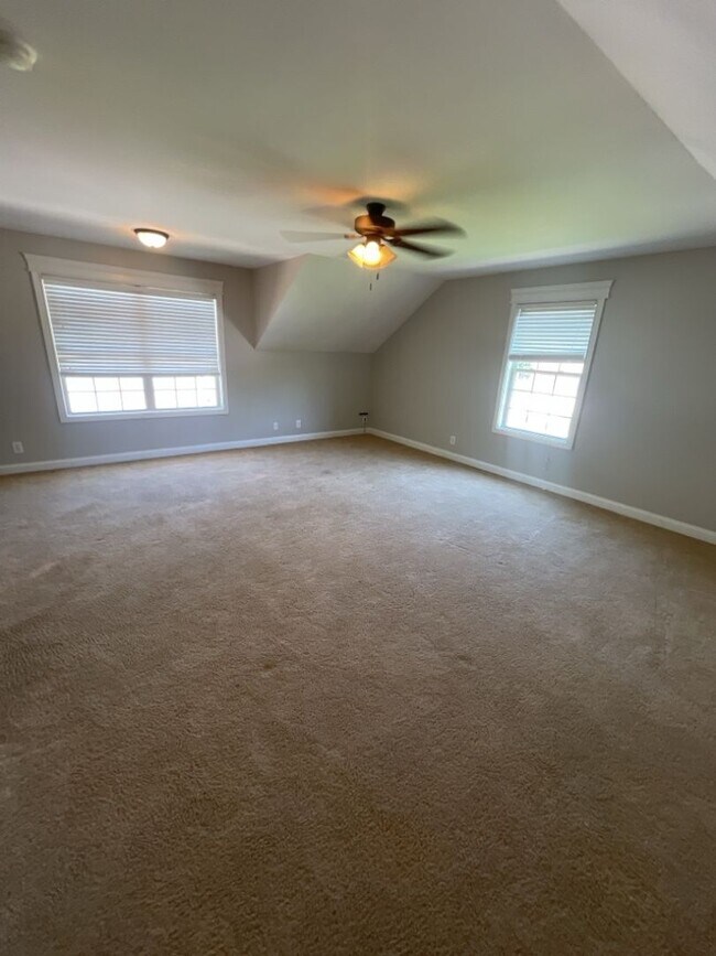 Building Photo - 1320 Vantage Ct