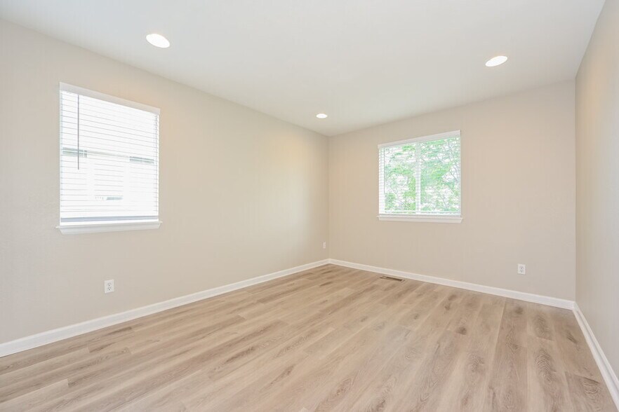 Building Photo - 3537 E 141st Pl