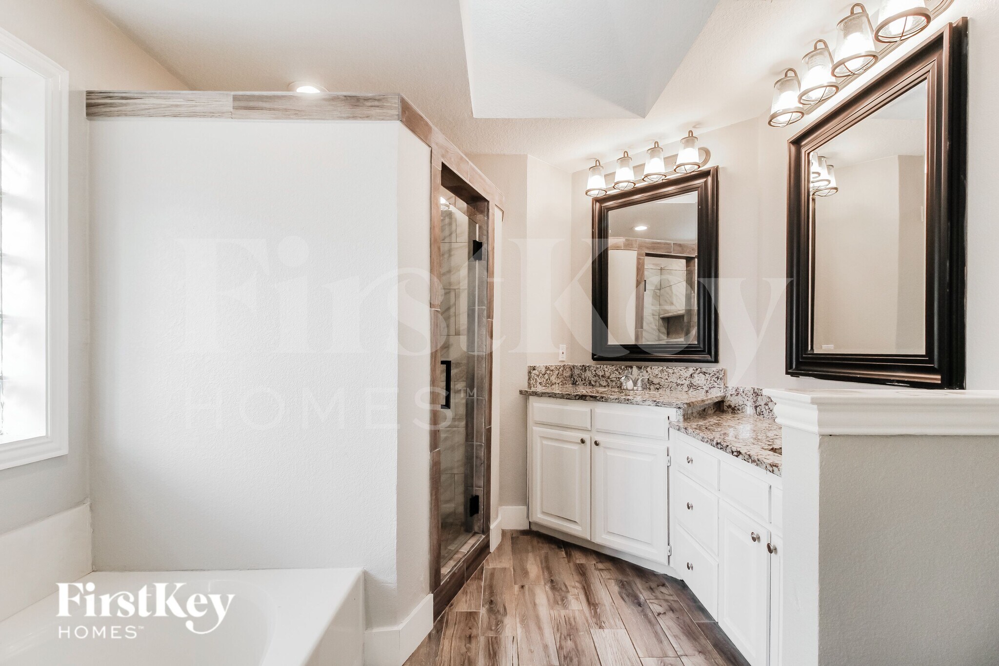 Building Photo - 6 W Sharon Dr