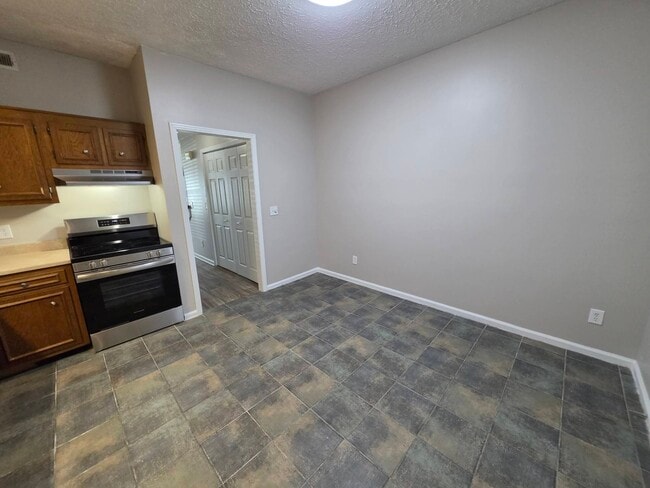 Building Photo - 301 Hickory Pl