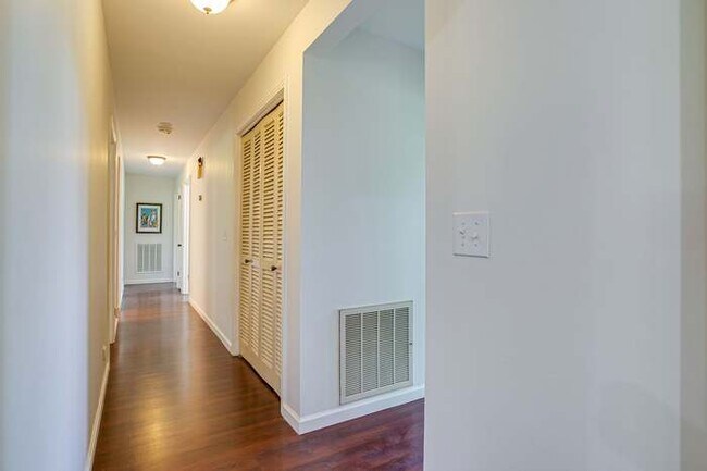 Building Photo - 3610 S Mt Juliet Rd