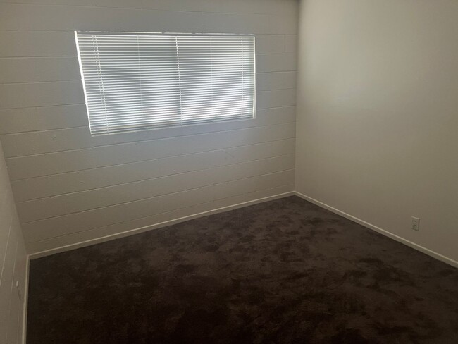 Building Photo - Affordable 1 Bedroom Condo in Central Las ...