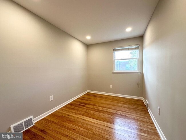 Building Photo - 3746 Genesee Dr