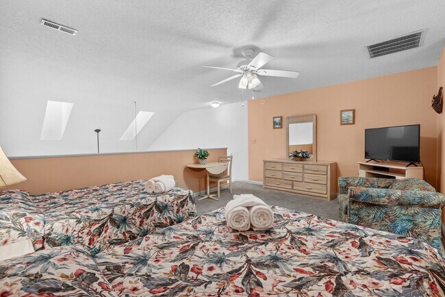 Building Photo - All Inclusive Seasonal Rental Available NOW-3/31/2026