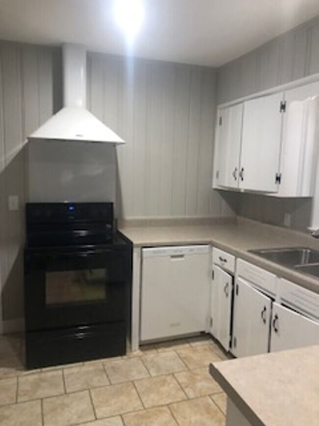 Building Photo - 69 Cedar Knoll