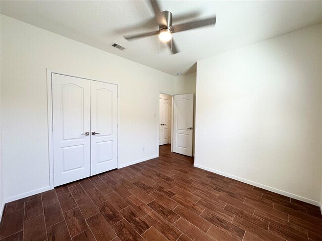Building Photo - 23702 N Newport Bend
