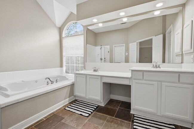 Building Photo - 13815 Wetherfield Ln