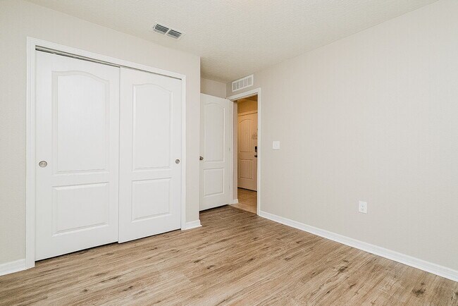 Building Photo - 11520 Southern Creek Dr