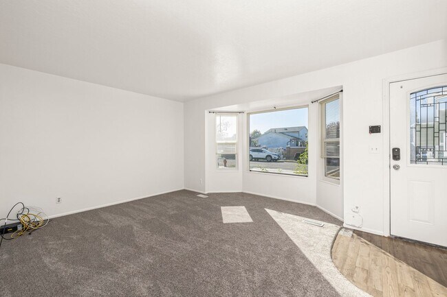 Building Photo - Charming 3-Bedroom Home for Rent – Available July 15, 2026!