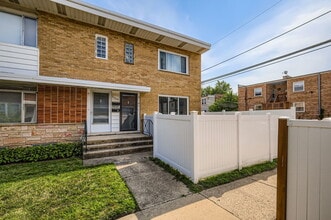 Building Photo - 9008 Skokie Blvd
