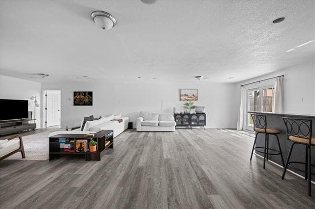 Building Photo - 3925 Greenhills Ct