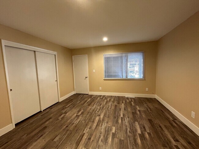 Building Photo - Al Tahoe Home - 3 Bed, 2 Bath with 2 Car G...