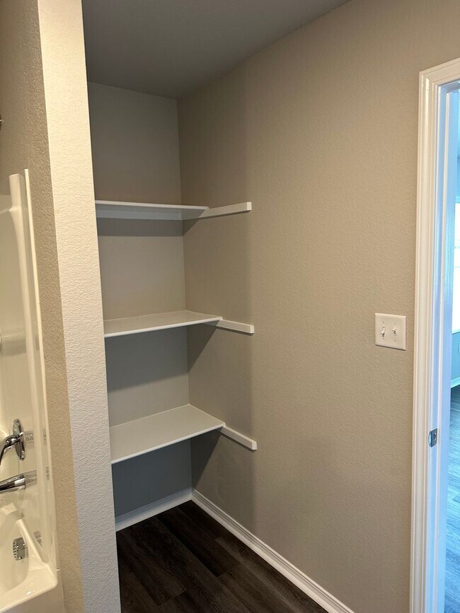 Building Photo - Now Pre-Leasing! | Discover This Charming 3-Bedroom, 2-Bath Home in Cypress Bend