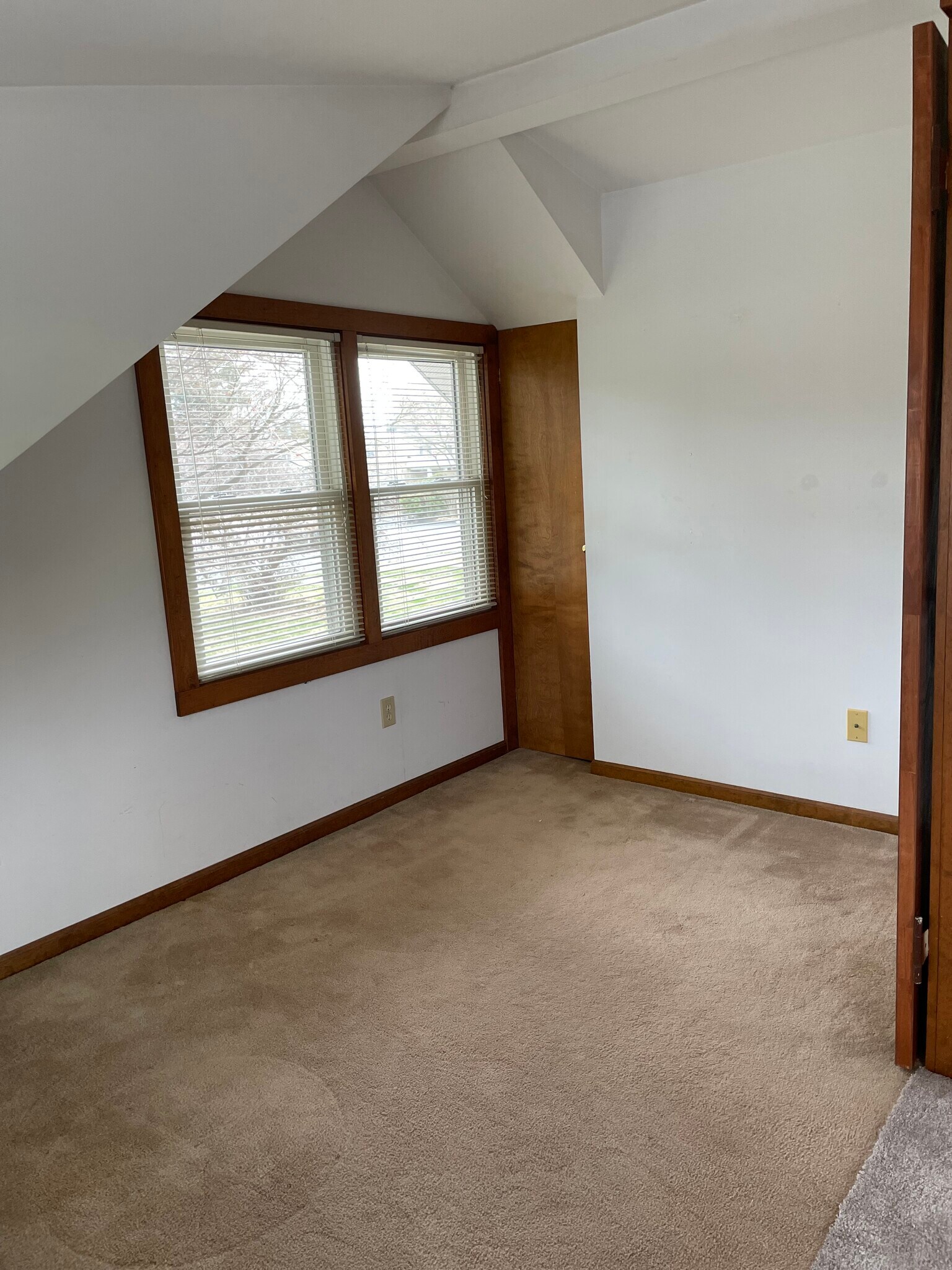 Sitting area in maters bedroom upstairs - 9 Miles St