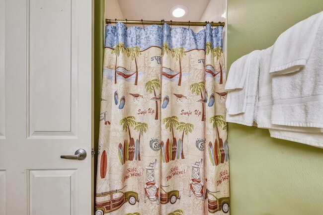 Building Photo - 9896 S Thomas Dr