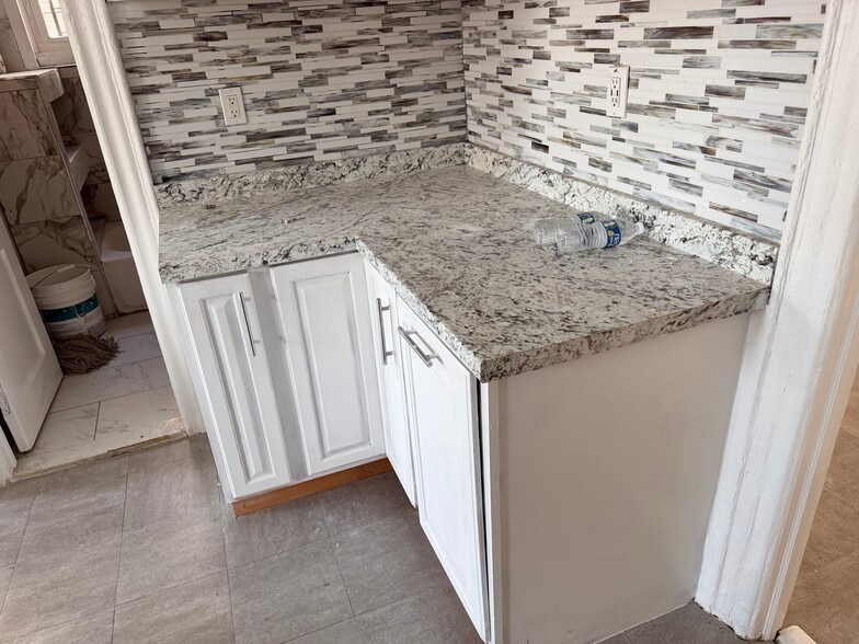 Building Photo - 660 Miller Ave