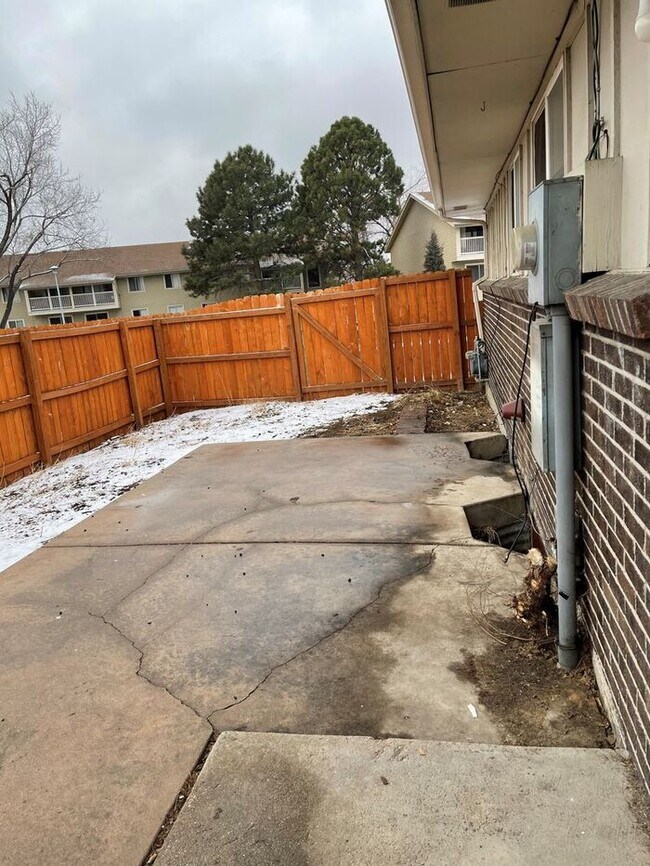 Building Photo - Good home, great location -- MUST SEE